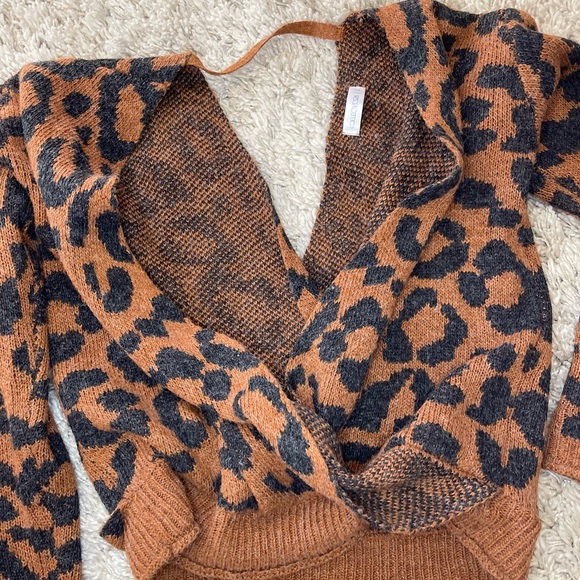 Leopard sweatshirt, wore 2 times, like new - Picture 4 of 4